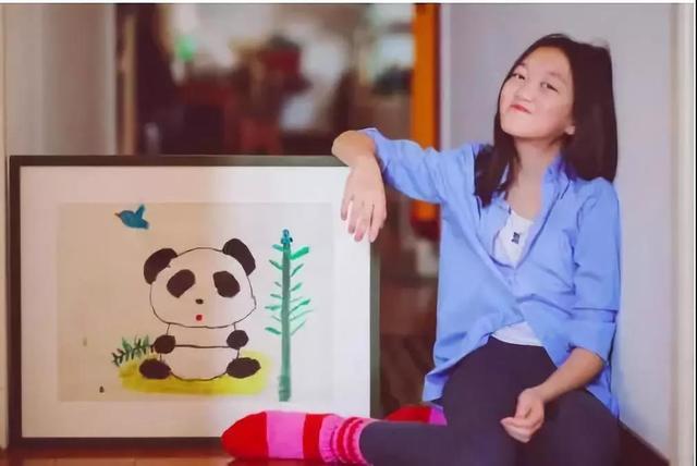 王菲女儿李嫣画画有天赋7岁画作卖出90万