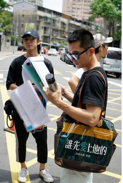 谁先爱上他的