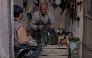 《小鞋子》为了一双鞋子挣扎的纯真童年，细腻视角看尽伊朗人间苦难