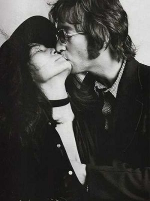 列侬和小野洋子的合照图片
