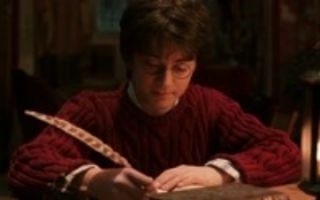 日记本居然会自己写字？ 哈利被带回五十年前！