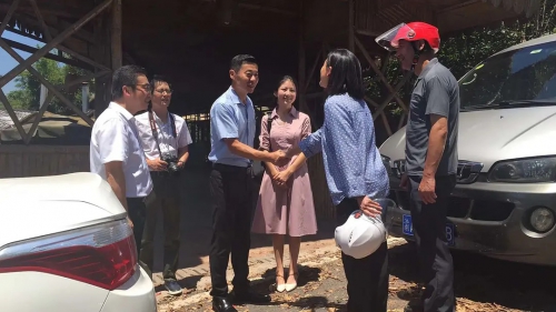 村里来了新闻官