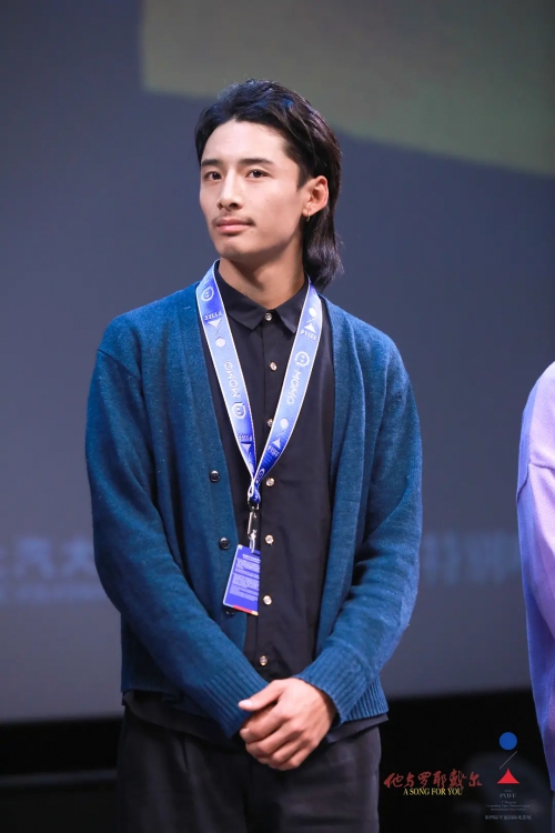 他与罗耶戴尔