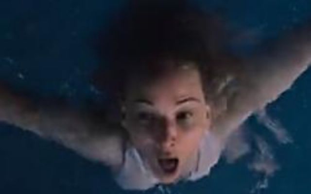 太空旅客（片段）大表姐太空游泳失重险丧命