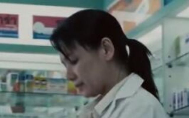 曼谷杀手：药店服务员，一直对着客人笑，原来她是个哑巴！