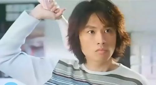 唔该借歪