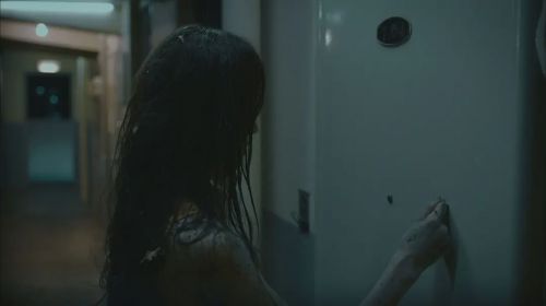 鬼影敲门