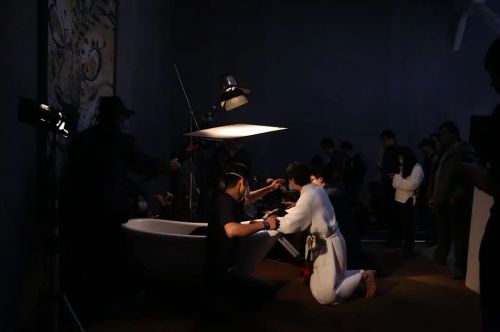 白雾谜岸