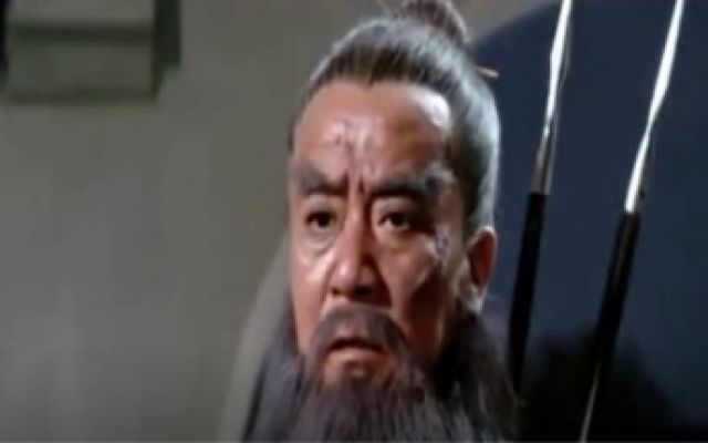 冷兵器讲究相互克制，你克制我的长刀，那我就换个断刀跟你打！