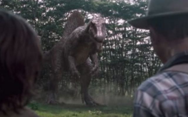 这只恐龙比霸王龙还大，在秒杀霸王龙之后还在追杀人类。