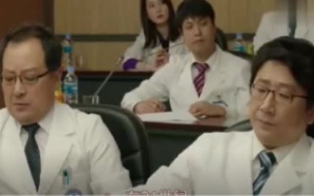Doctor异乡人：李钟硕自报毕业的学校，在场的医生，都非常惊讶