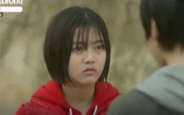 tvN独幕剧《文集》中字片段：真贤向素伊表白心意 淋雨相拥