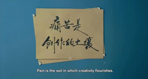 睡沙发的人