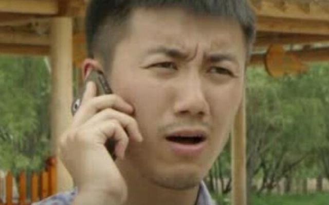 一路有戏：男子相亲说自己特征找女孩