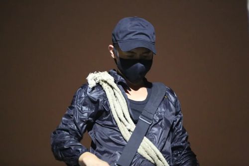 与贼同屋