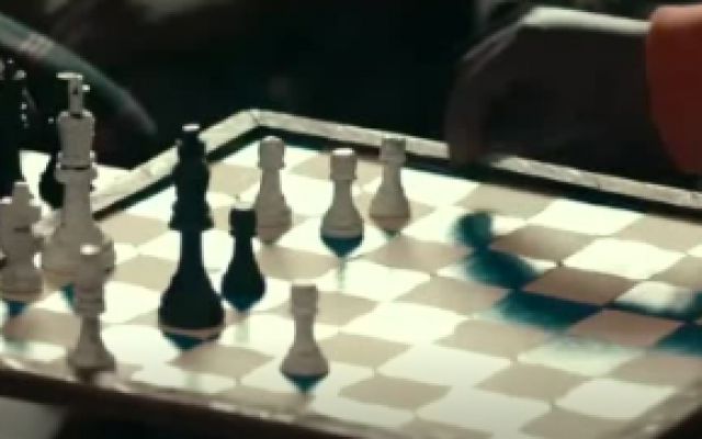 《卡推女王》一个贫民窟的女孩在接触象棋后，成为世界冠军的故事