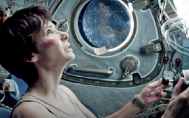 6分钟看完震撼人心的太空灾难片《地心引力》，女宇航员的太空求生路