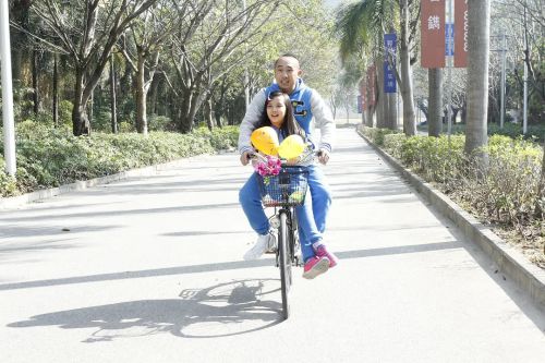 我爸比我小四岁