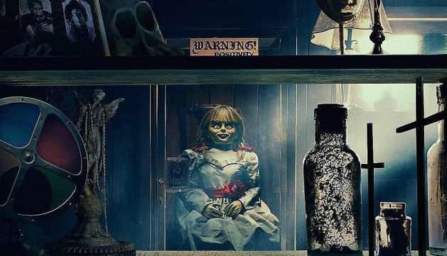 《安娜贝尔3》即将上映，这个鬼娃娃又来啦！