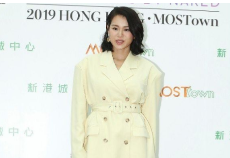 胡杏儿产子后首度公开亮相