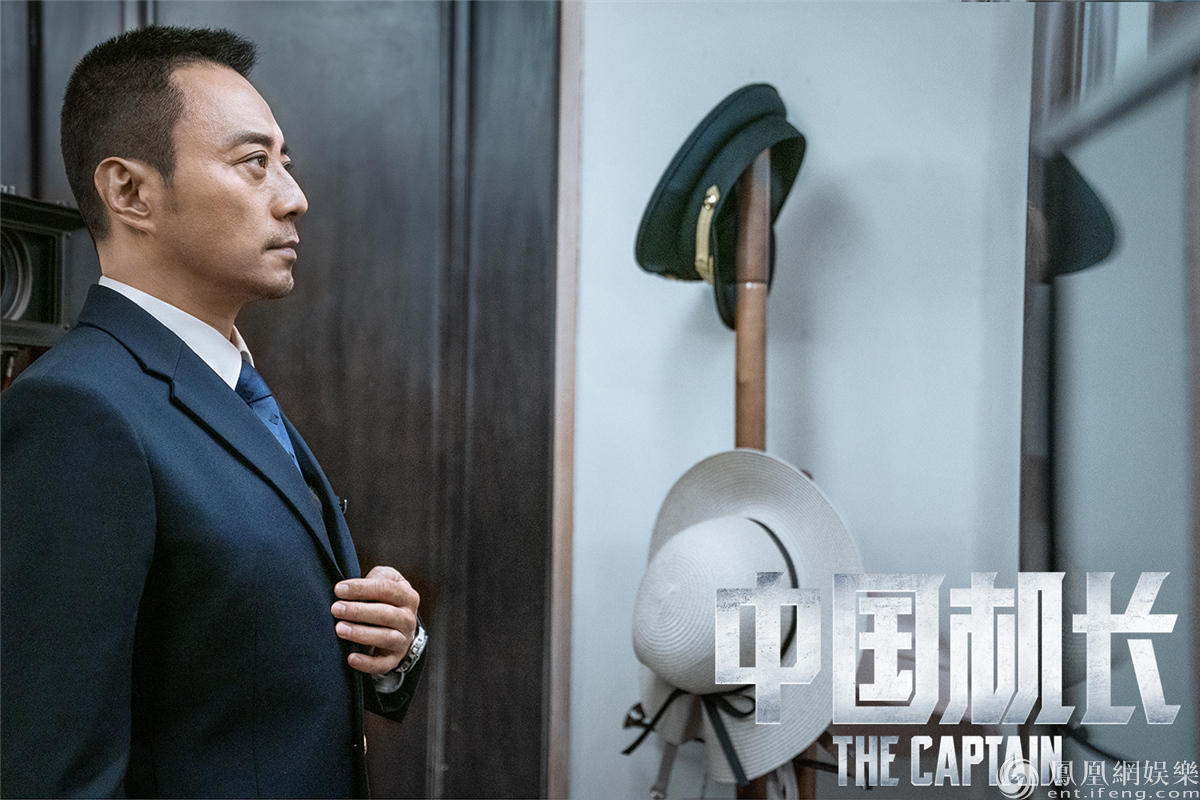 《中国机长》发布逆袭版预告 首度揭秘英雄机长履历