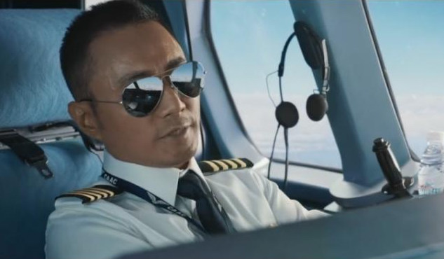 《中国机长》上映4天，票房破10亿