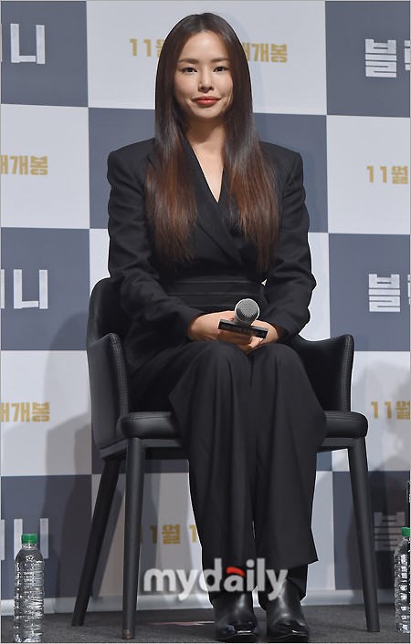 赵震雄李哈妮出席《黑钱》发布会 11.13在韩国上映