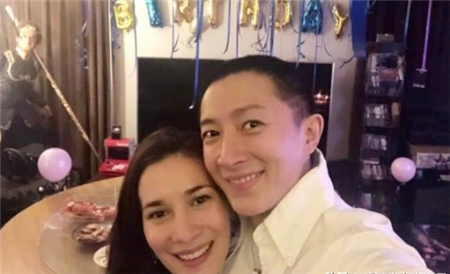 韩庚卢靖姗结婚请柬曝光，婚礼定于12月，婚纱照开怀大笑幸福满满