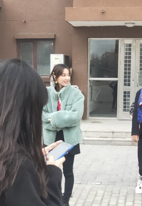 吴昕原来这么美，看到路人生图下的她，比在节目中年轻10岁