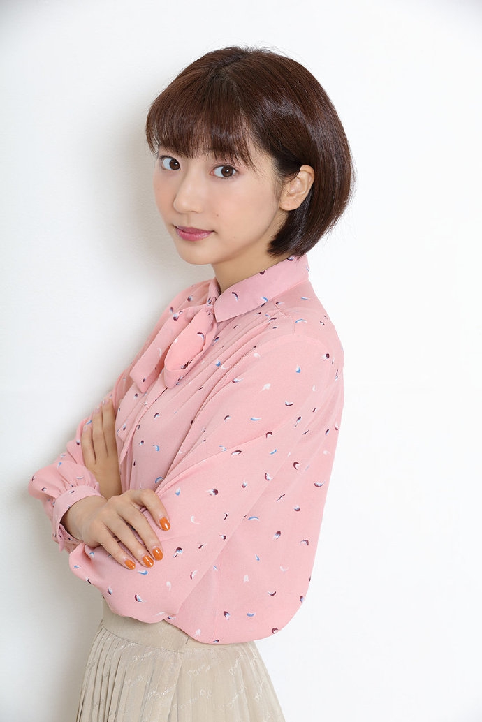 武田玲奈拍摄清新写真 穿粉色雪纺衬衫清纯可人