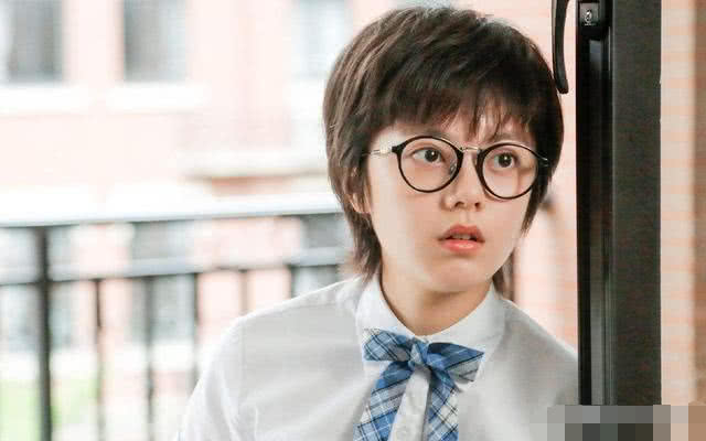 以为赵今麦淡妆才好看，没曾想看到浓妆的她后，完全判若两人