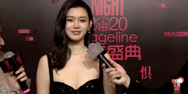 奚梦瑶回应和何猷君在穿搭方面出现分歧 