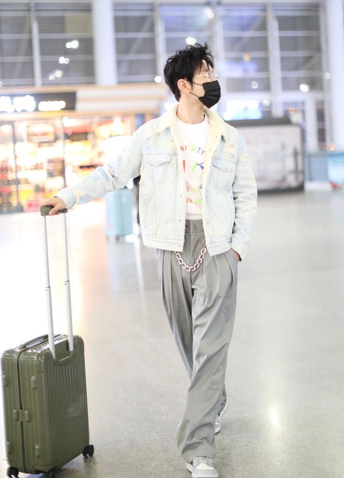 黄晓明真的瘦了 帅到从前