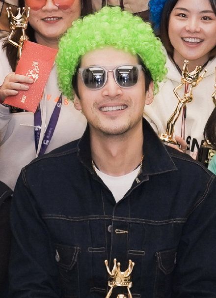 胡歌搞怪现身  唐人影视年会