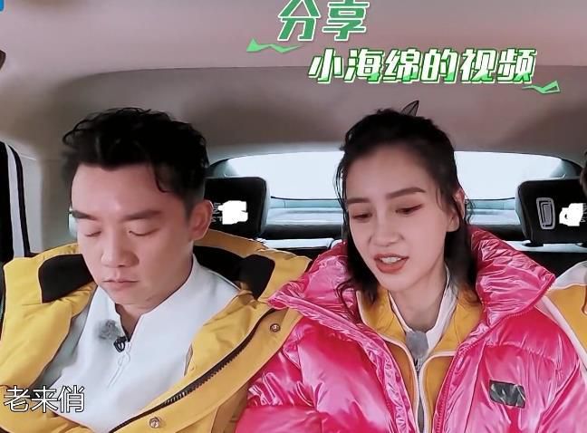 郑恺满脸透着心疼，baby和小海绵视频，听到一句话让她连忙挂断