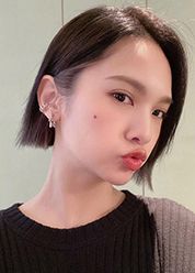 杨丞琳李荣浩同时发文  女方晒自拍美照