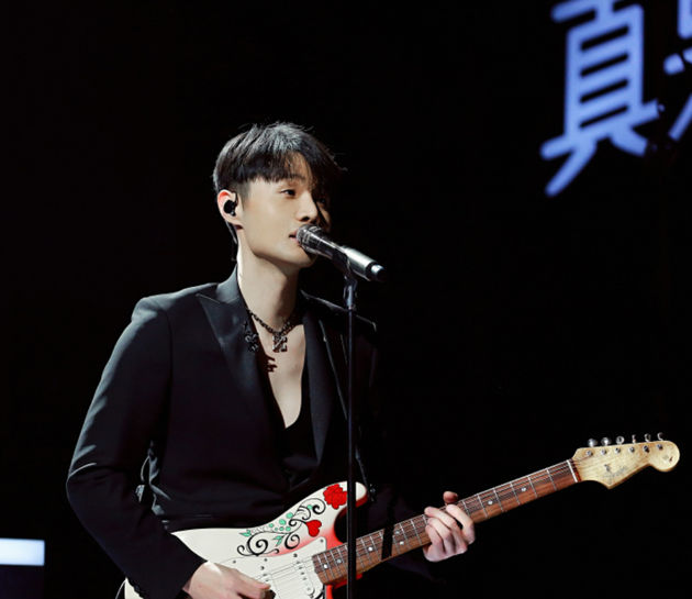杨丞琳把李荣浩的表演看了10遍