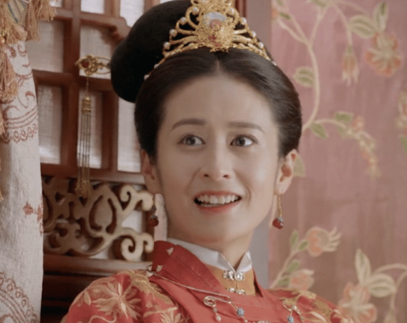 同是《甄嬛传》配角，谭松韵在《锦心似玉》当女主，她在剧中作配
