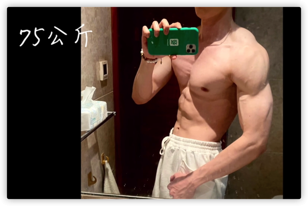 白敬亭半裸出镜秀肌肉线条