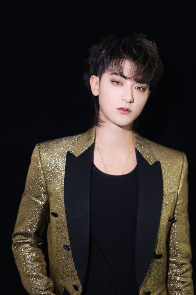 黄子韬哭诉歌曲没过审，委屈抱怨：我也没写什么夸张的词