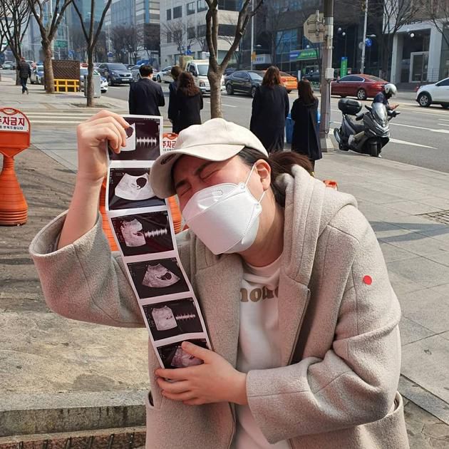 韩女星黄申英怀三胞胎 试管两次才成功喜极而泣