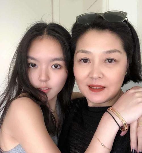 李咏19岁的女儿被“网暴”，让我看到了人性丑陋的一面
