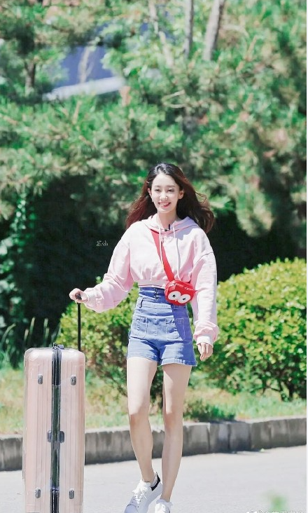 张小斐参加节目曾把裤子穿反了