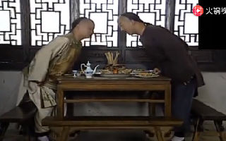皇上三德子正在吃饭，一帮皇亲国戚来了后，直接让他滚出饭店