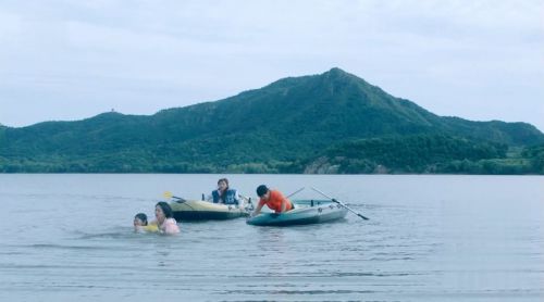 我站在桥上看风景