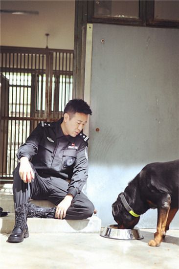 警花与警犬