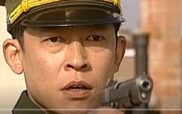  《刑警本色》王志文第一天上岗就开了一枪，枪法堪比射击运动员