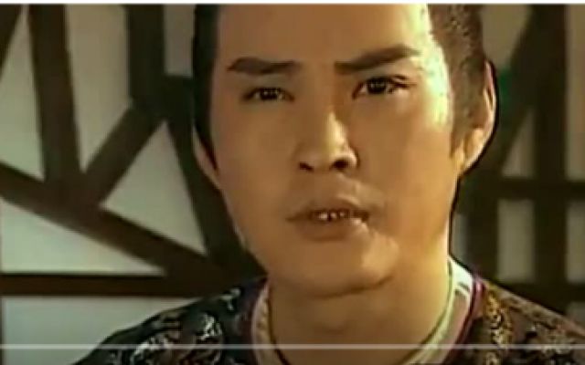 美女与情夫幽会，亲密离别时却被金主看见，恐怕要出事了