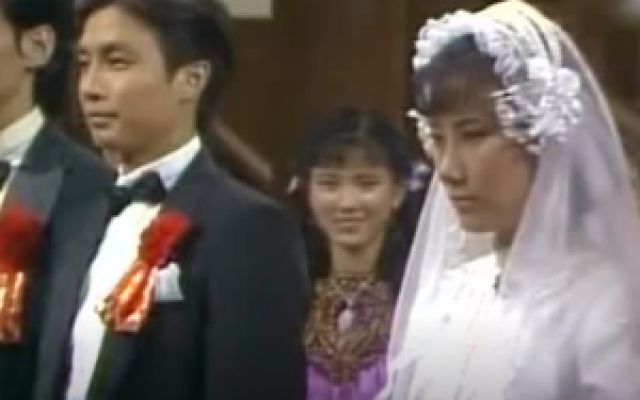 《京华春梦》刘松仁汪明荃喜结连理, 情敌洪丽珠竟当众让新娘难堪!