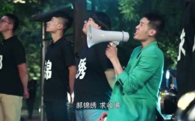 暖暖的幸福：小伙在女生宿舍楼下表白，竟然被泼冷水，脸面丢尽了！